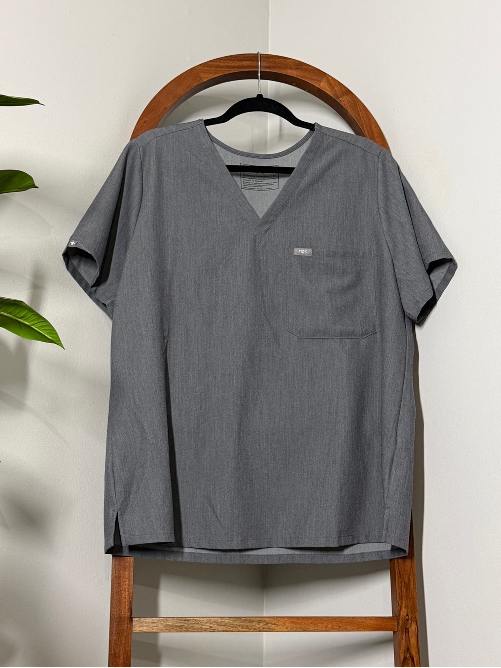 Figs XL Catarina One Pocket Scrub Top in Graphite